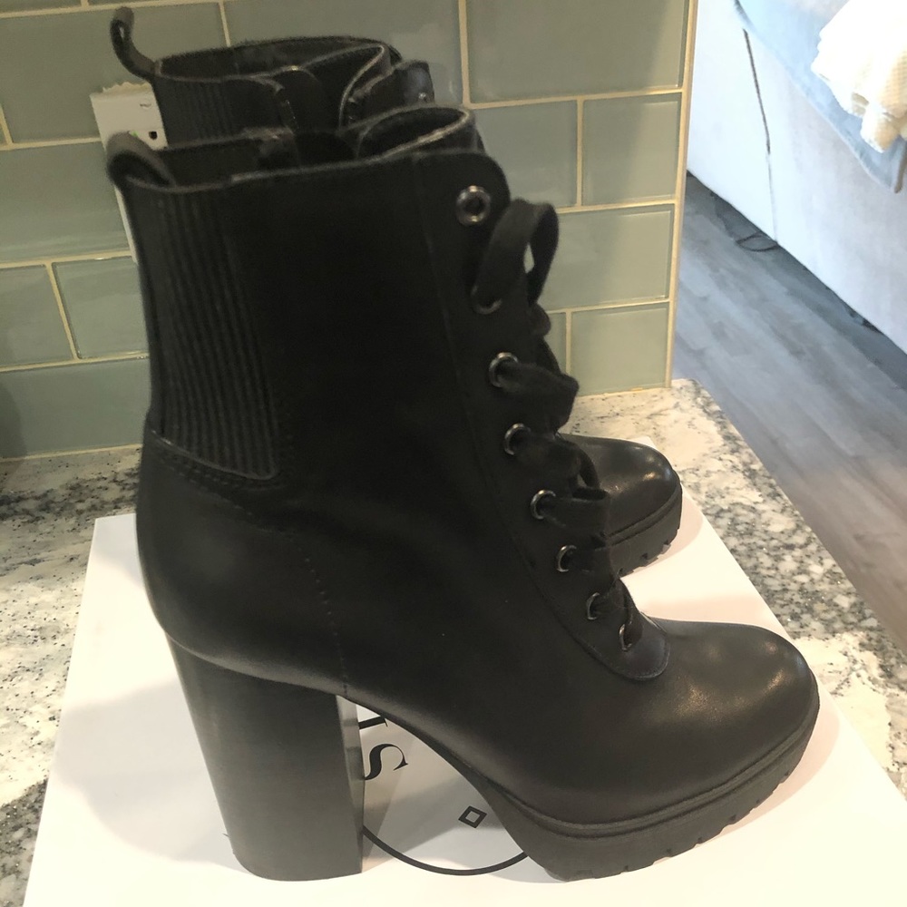 Steve Madden Block heel lace up boots